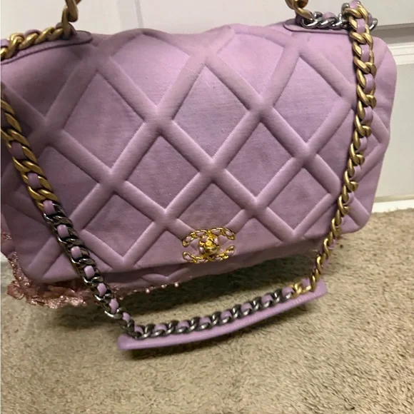 Chanel 19 fabric Lavender Quilted Shoulder Bag with Gold Chain - Picture 4 of 16